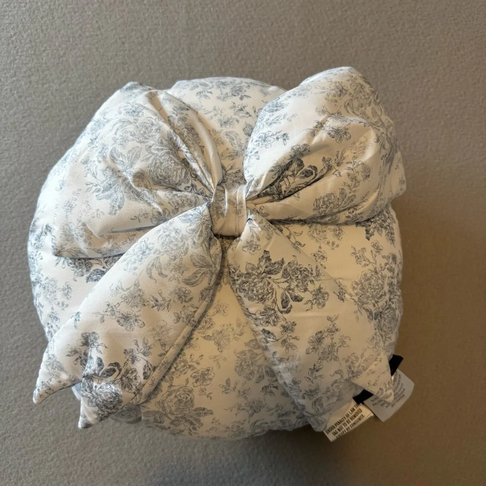 Rachel Zoe Elegant Blue and White Shabby Chic Round Pillow‎ W/Bow